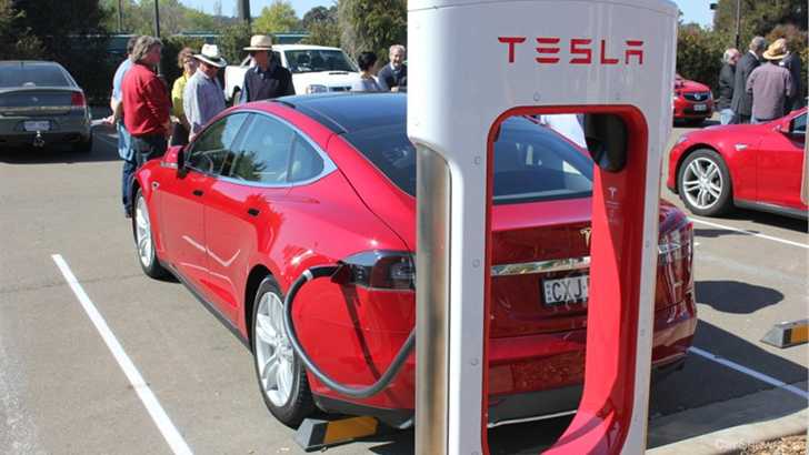 End of Free Charging: Tesla to Charge for Superchargers in 2017