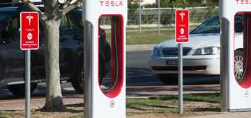 End of Free Charging: Tesla to Charge for Superchargers in 2017