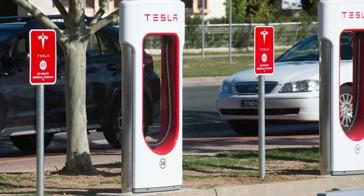 End of Free Charging: Tesla to Charge for Superchargers in 2017