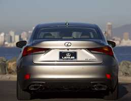 Lexus Hybrids Won’t Be Plug-Ins For Now