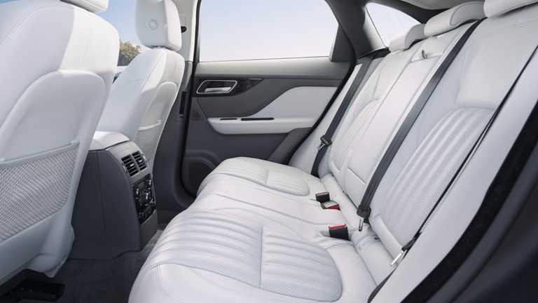 Jaguar F-Pace 30d AWD Portfolio