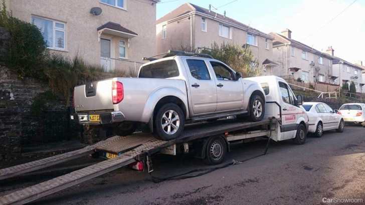 Nissan Navaras and Pathfinders Snapping In Half?
