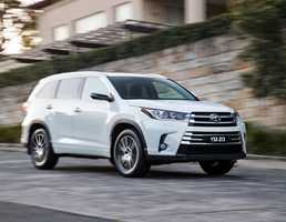 2017 Toyota Kluger Detailed: Japanese Bruiser Gains Revisions