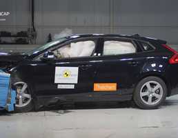 2017 Volvo V40 - Review