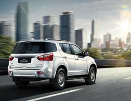 2017 Isuzu MU-X - Review