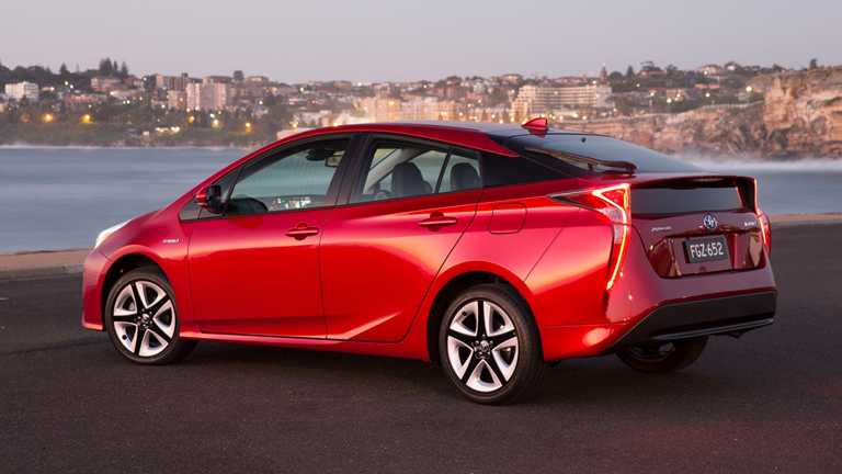 2017 Toyota Prius i-Tech