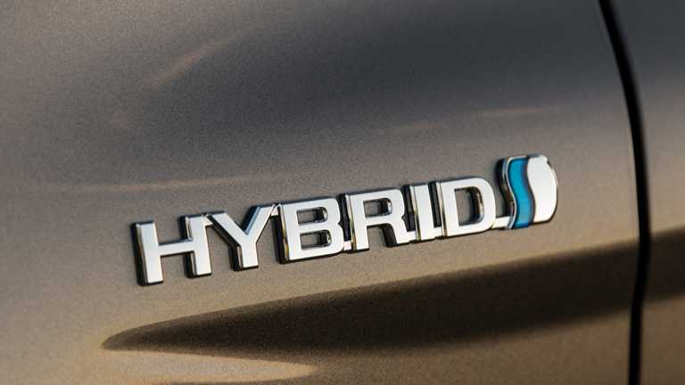 2018 Toyota Camry Hybrid LE (North America)