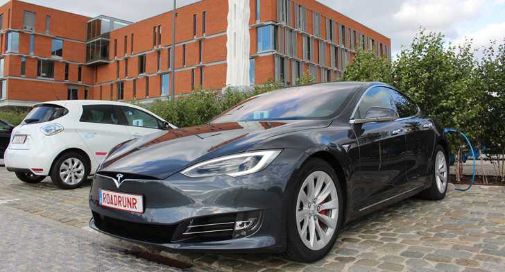 Tesla Model S Cracks 900km On Single Charge