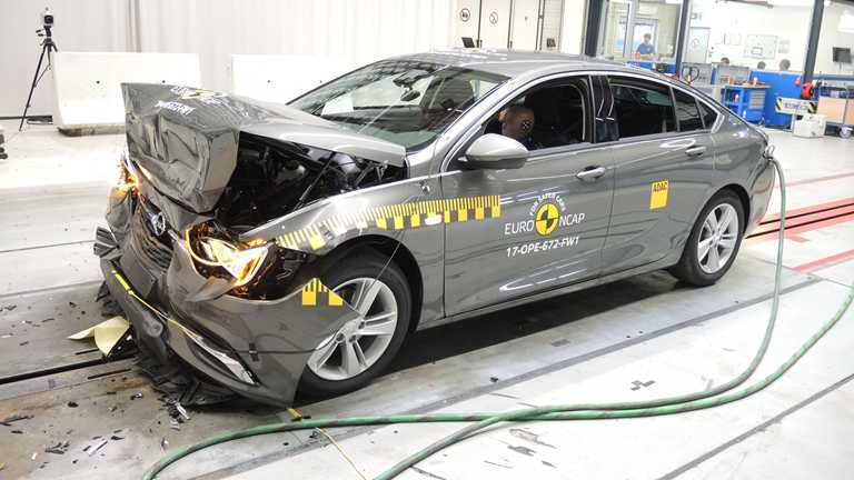 2017 Opel Insignia - Euro NCAP