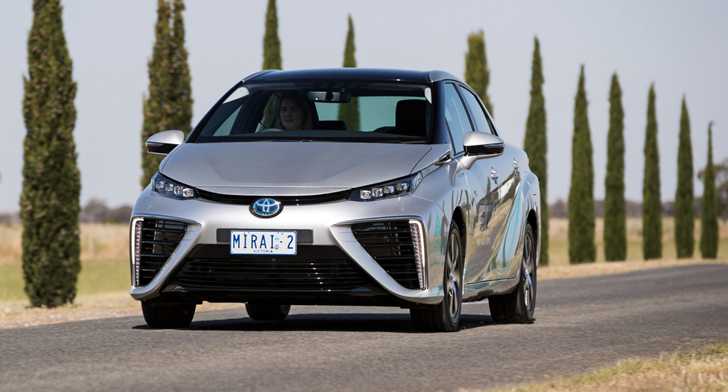 2017 Toyota Mirai Fuel-Cell Vehicle