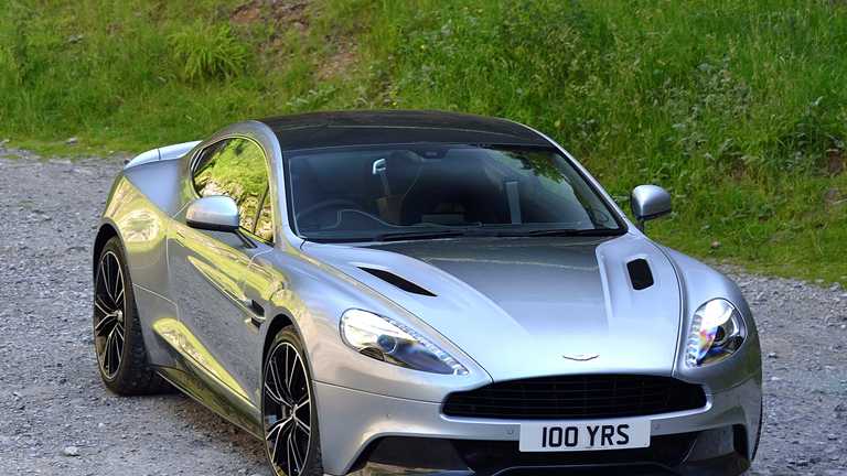 Aston Martin, MINI Join The Apple CarPlay Bandwagon