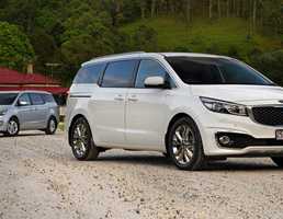 2017 Kia Carnival - Review
