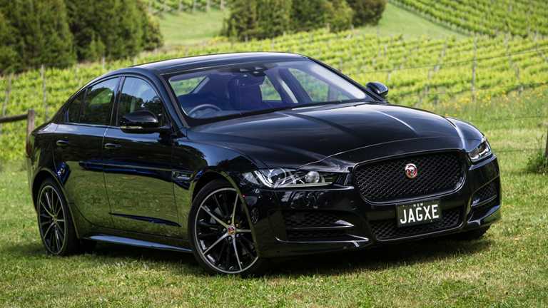 2017 Jaguar XE 25t R-Sport
