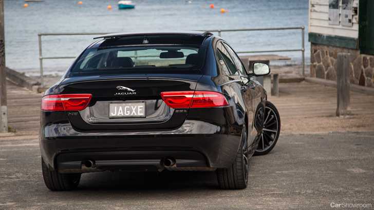 2017 Jaguar XE 25t R-Sport