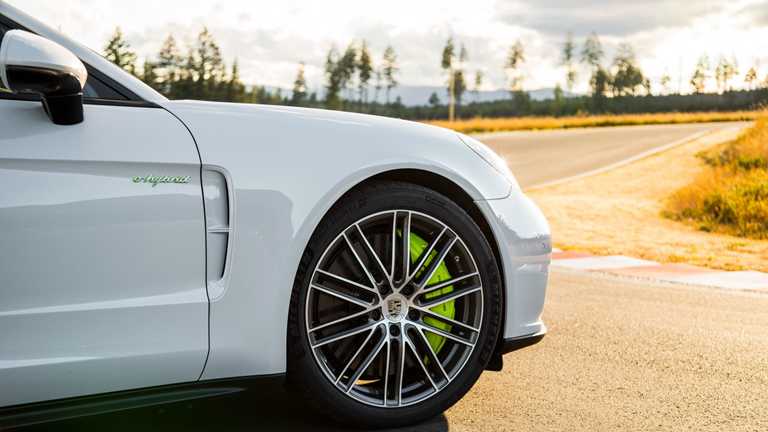 2017 Porsche Panamera - Mixed