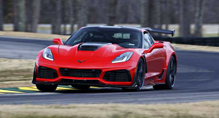 2019 Corvette ZR1 Beats Ford GT Lap Record Around VIR