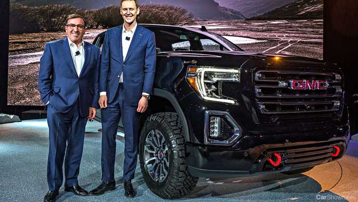 Off-Roading GMC Sierra AT4 Breaks Cover In New York City