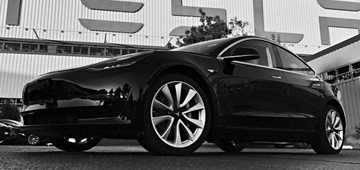 Tesla Disables Features On A Salvaged Car, Leaving Family Stranded – Gallery