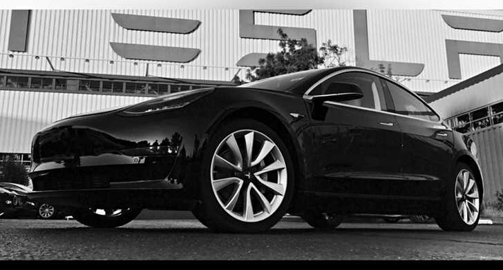 Tesla Disables Features On A Salvaged Car, Leaving Family Stranded – Gallery