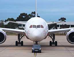 Tesla Model X P100D Tows A 130-Tonne Boeing Dreamliner
– Gallery