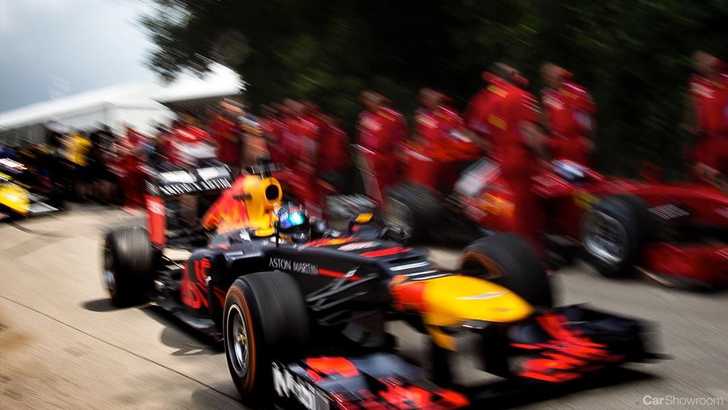 Daniel Ricciardo Signs Onto Renault F1 From Red Bull