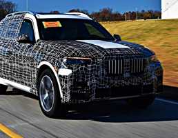 BMW X7 M Being Weighed Up – Gallery