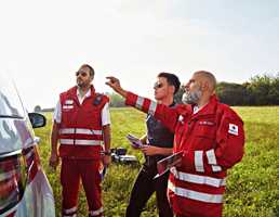 2018 Land Rover Discovery TD6 Red Cross SVO – Gallery