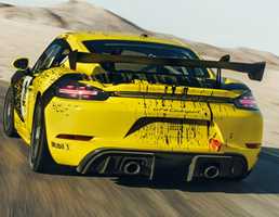 Porsche 718 Cayman GT4 Clubsport Returns Flat-6, Uses Natural-Fibre Panels