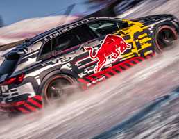 Audi e-tron Climbs An 85 Percent Gradient And Doesn’t Fall Off – Gallery