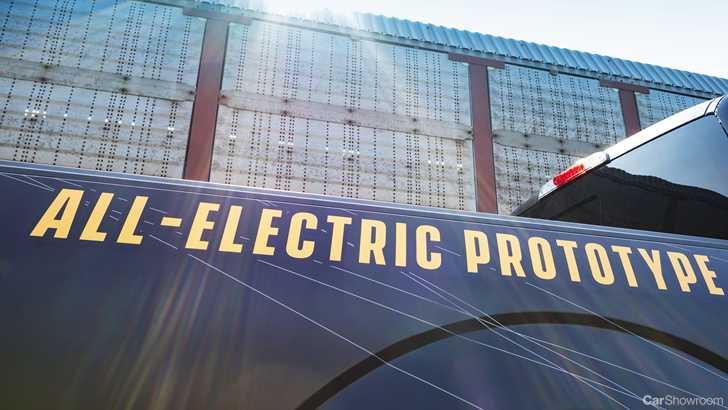 Just An Electric Ford F-150 Nonchalantly Tows 450,000kg