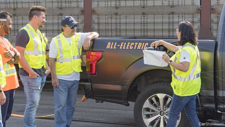 Just An Electric Ford F-150 Nonchalantly Tows 450,000kg