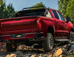 Chevrolet Silverado ZRX vs Ford F-150 Raptor - Fight!