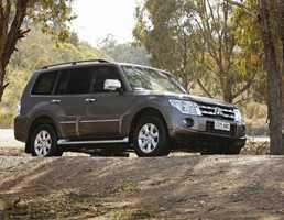 2011 MITSUBISHI PAJERO