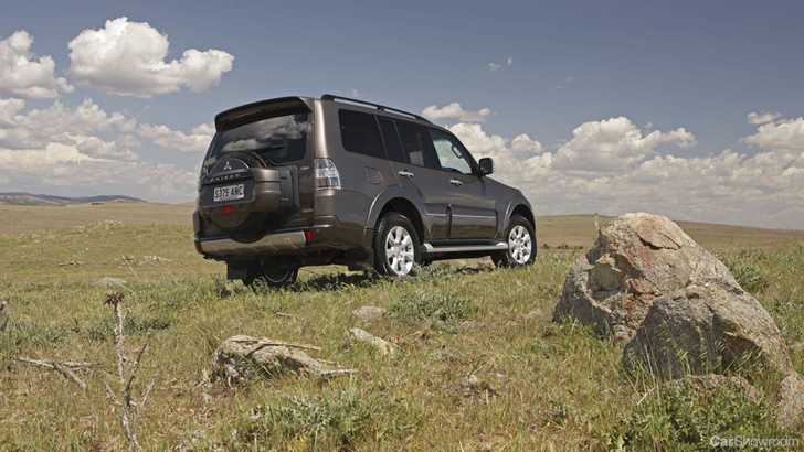 2010 MITSUBISHI PAJERO