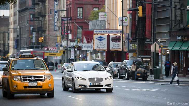2011 JAGUAR XF 4D SEDAN