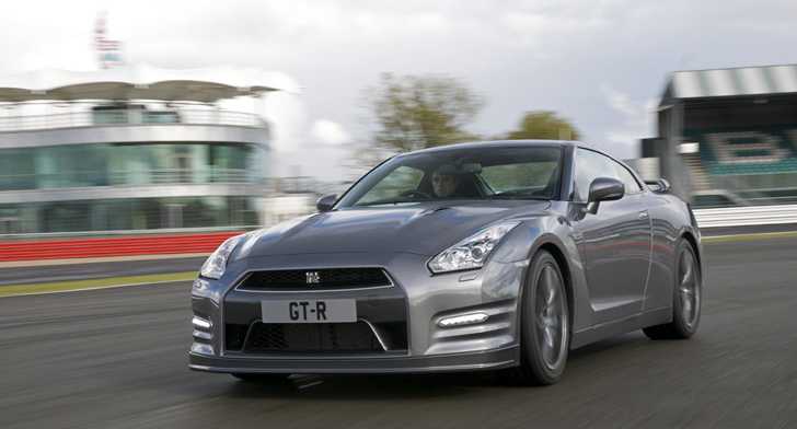 2011 NISSAN GT-R