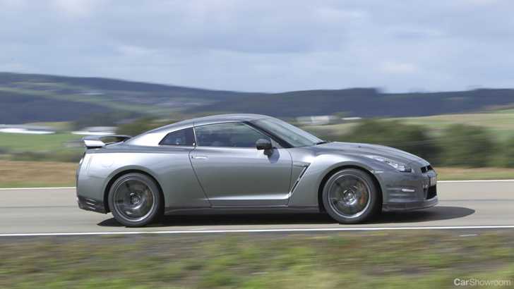 2011 NISSAN GT-R