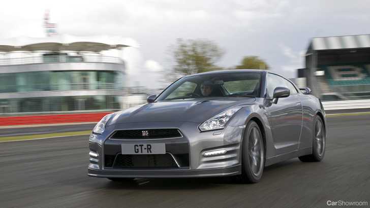 2011 NISSAN GT-R
