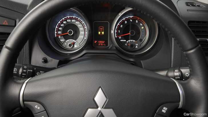 2012 MITSUBISHI PAJERO