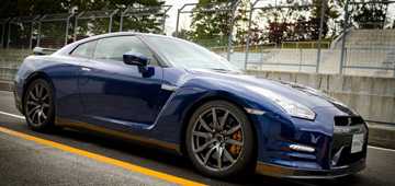 2012 NISSAN GT-R