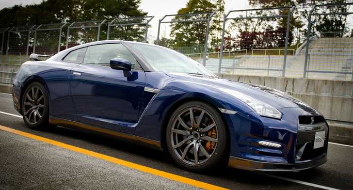 2012 NISSAN GT-R