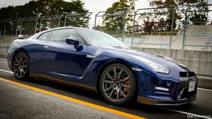 2012 NISSAN GT-R