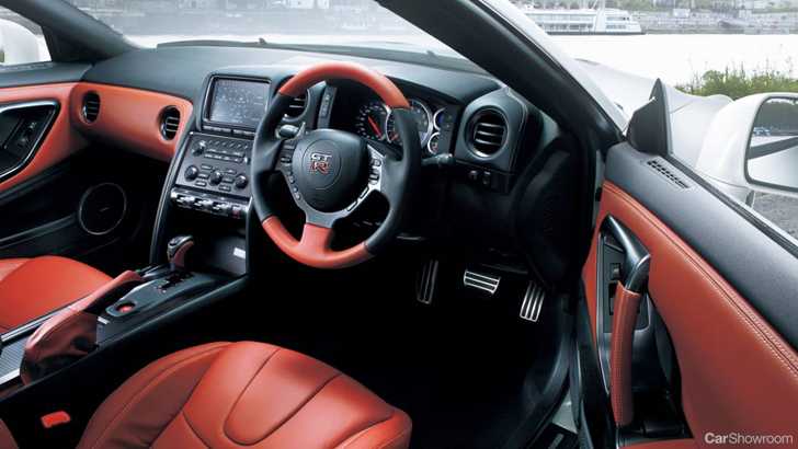 2012 NISSAN GT-R