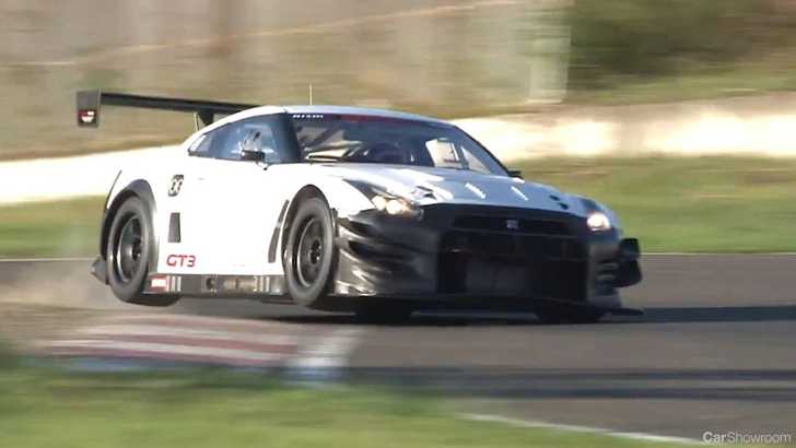 2012 NISSAN GT-R
