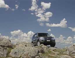 2012 MITSUBISHI PAJERO