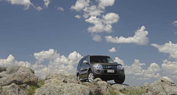 2012 MITSUBISHI PAJERO
