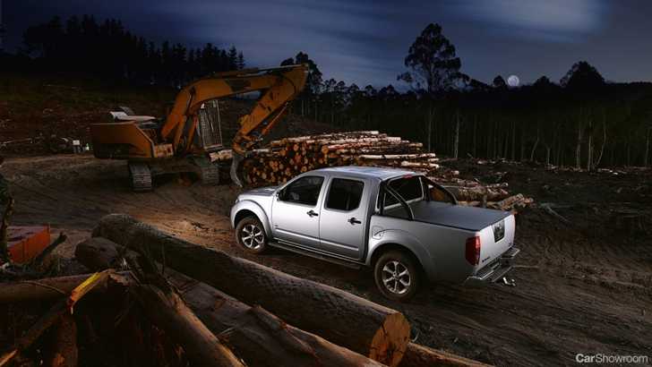2013 NISSAN NAVARA
