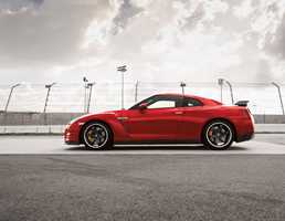 2013 NISSAN GT-R