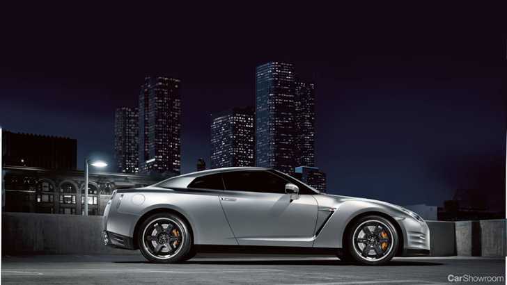 2013 NISSAN GT-R