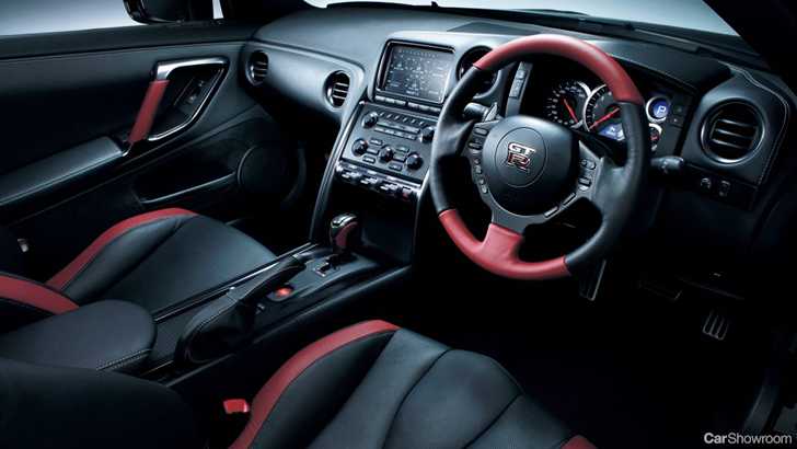 2013 NISSAN GT-R